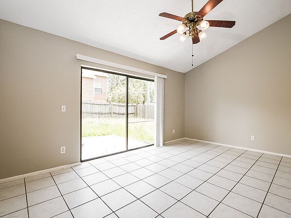 5th image of 1214 Lacey Oak Dr