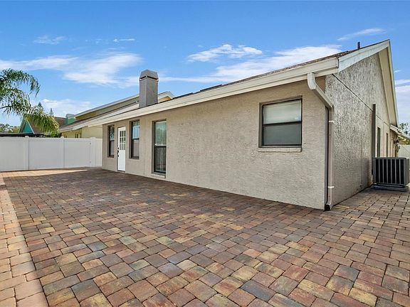 5th image of 11225R Shadybrook Dr
