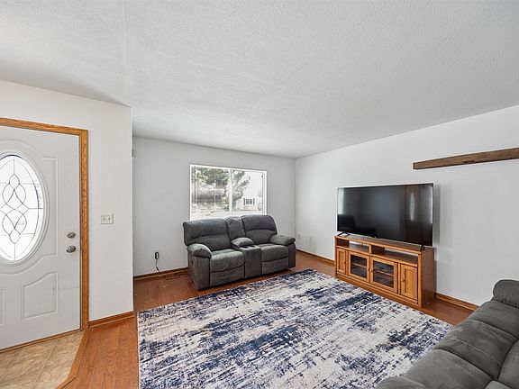 4th image of 304 W 18th Pl