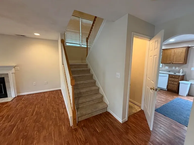 1410 Ashford Ct — Photo 9