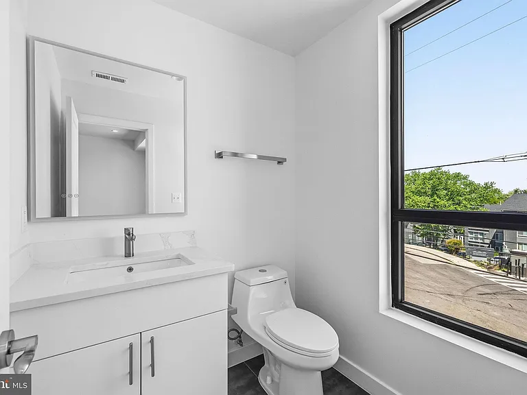 2532 Elvans Rd SE — Photo 33