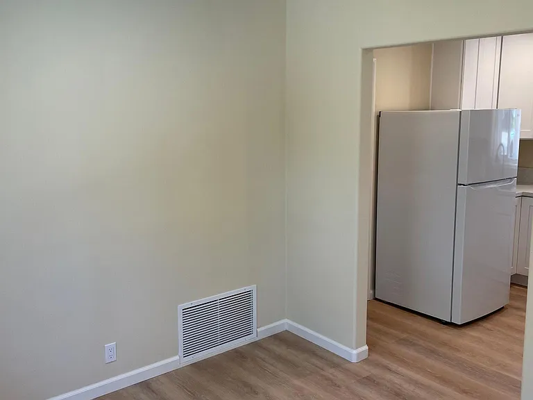 240 Potter St — Photo 7