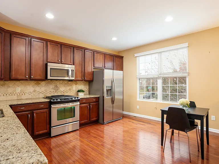 27844 Hopkins Dr — Photo 4