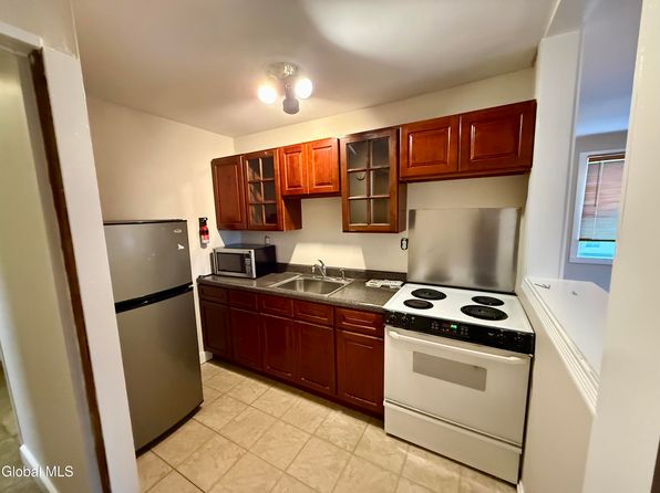 751 Hudson Ave #7