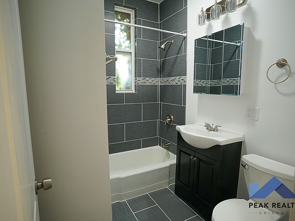 3rd image of 1947 N Cleveland Ave APT 4R