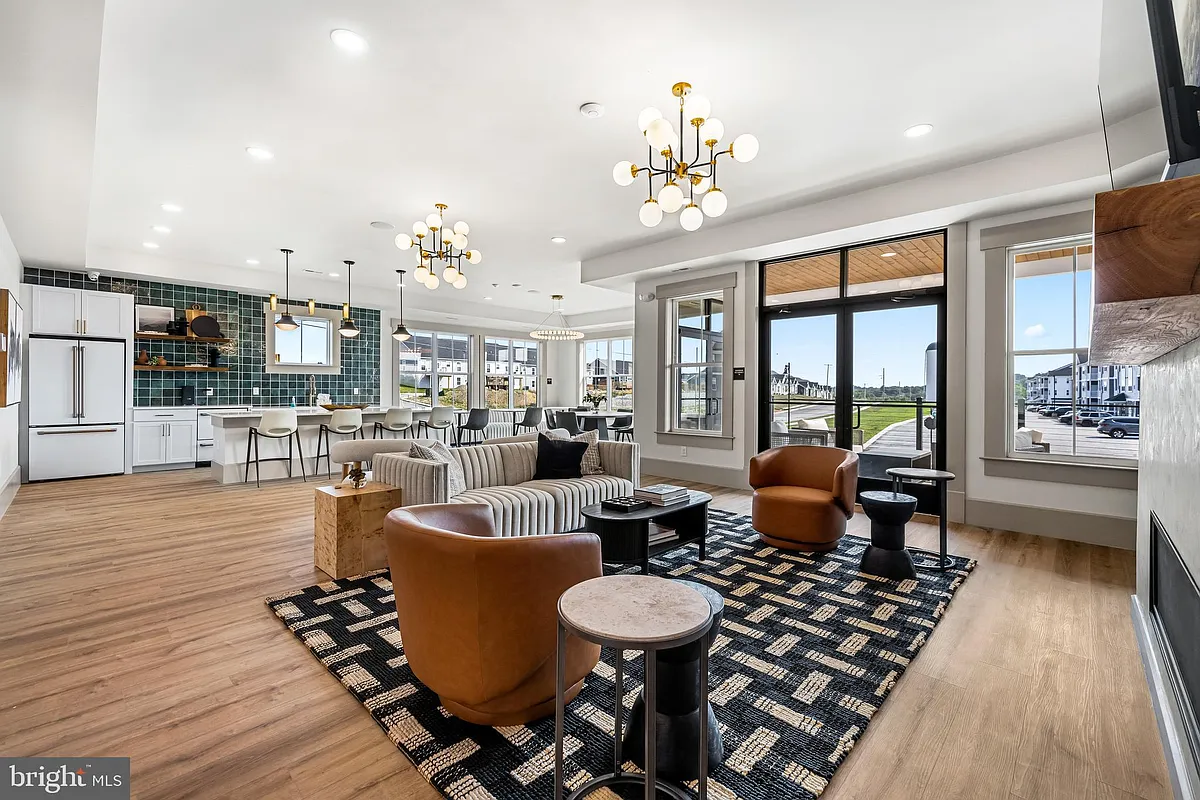 Building Photo - 1003 Admiral Ln #204