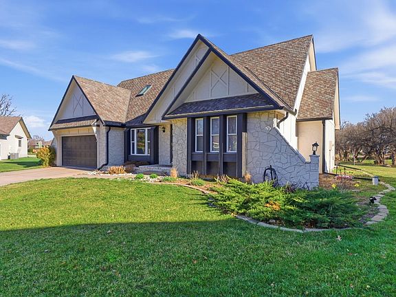 2nd image of 236 S Forestview Ct