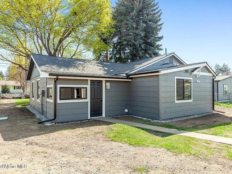1431 E Miles Ave #A — Photo 6