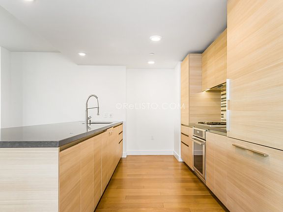 3rd image of 728 Long Bridge St #808