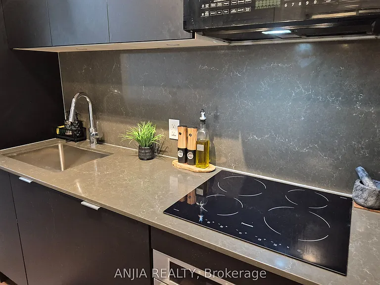 8 Cedarland Dr #321 — Photo 7