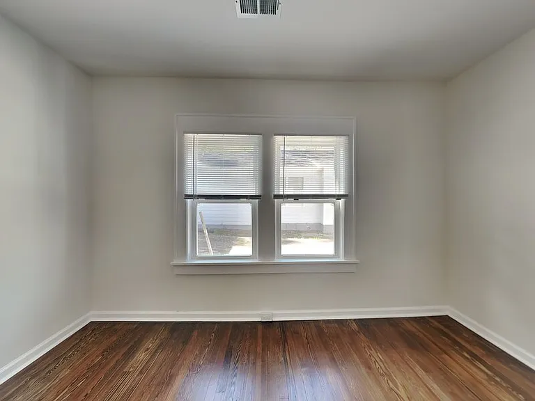 499 Woodlawn Ave NW — Photo 11