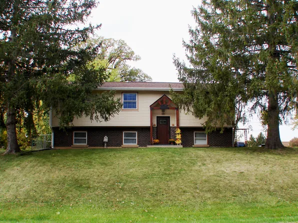 22 Manor Rd, Lake Zurich, IL 60047