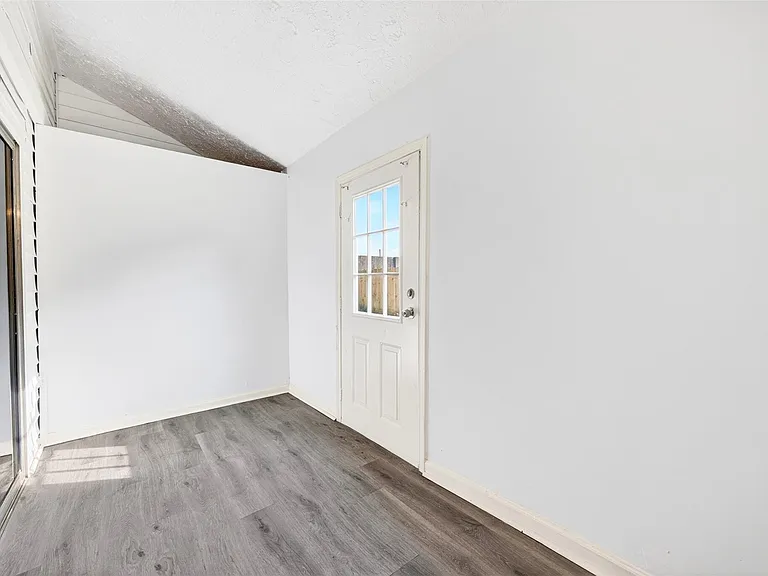16134 Highlander Dr — Photo 34