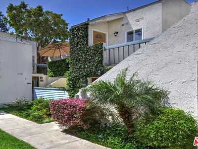 18411 Hatteras St Unit 215, Tarzana, CA, 91356