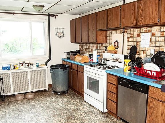 5th image of 2509 Burham St