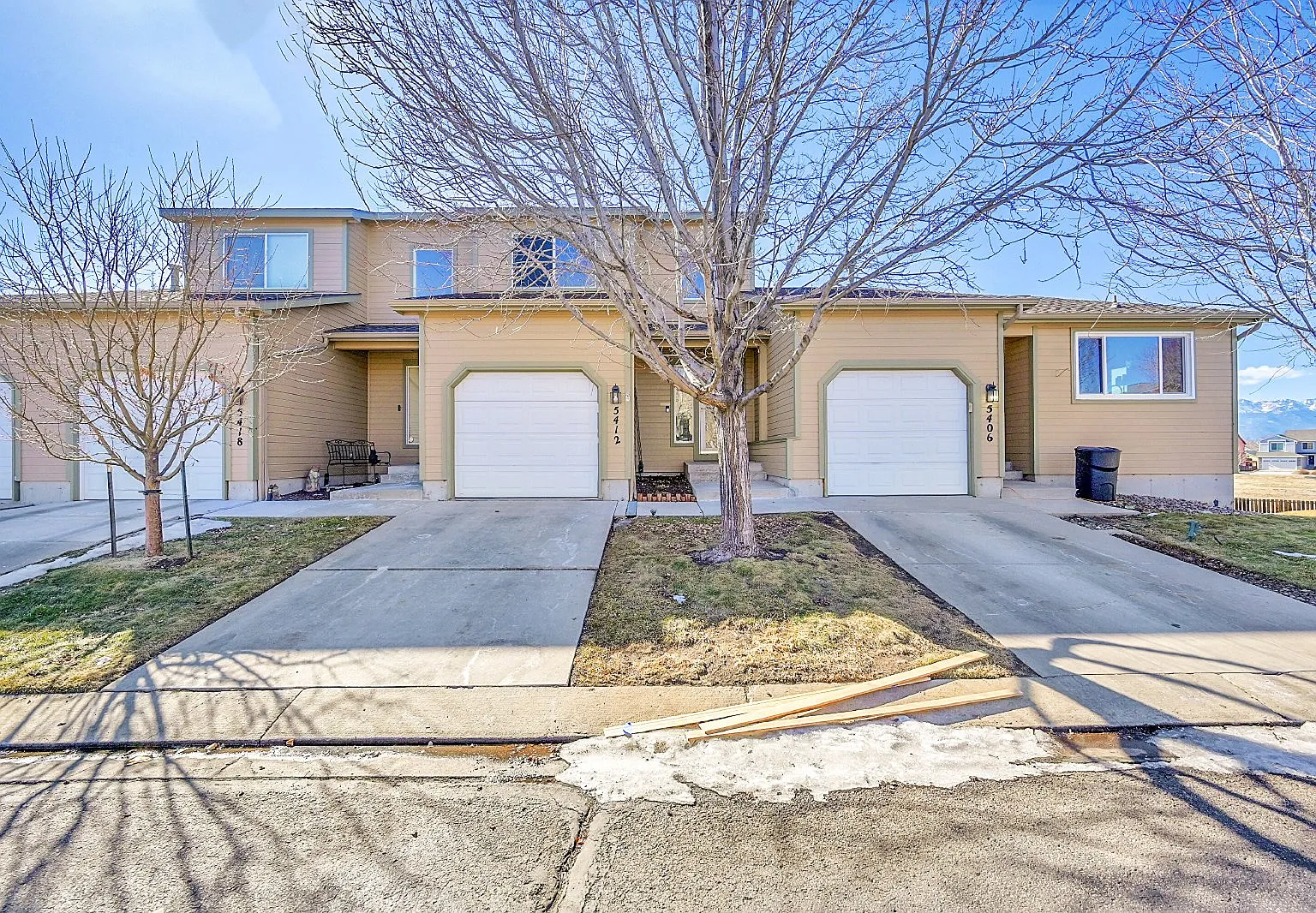 2 bed, 2.5 bath, 1584 sqft, $2,200 — Photo 2