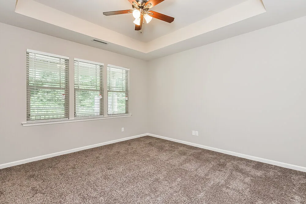 3 bed, 2.5 bath, 1982 sqft, $1,985 — Photo 4