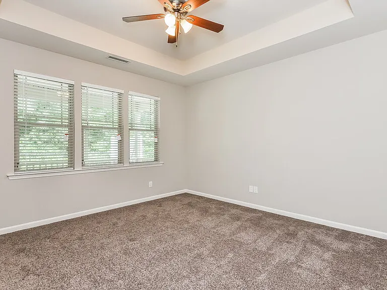 48 Ashby Dr — Photo 4