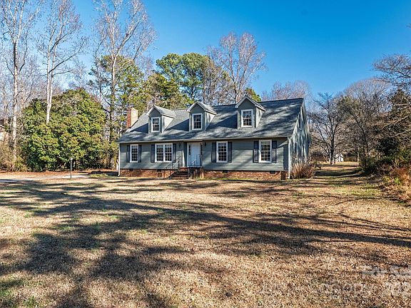 3rd image of 659 Woodbridge Dr