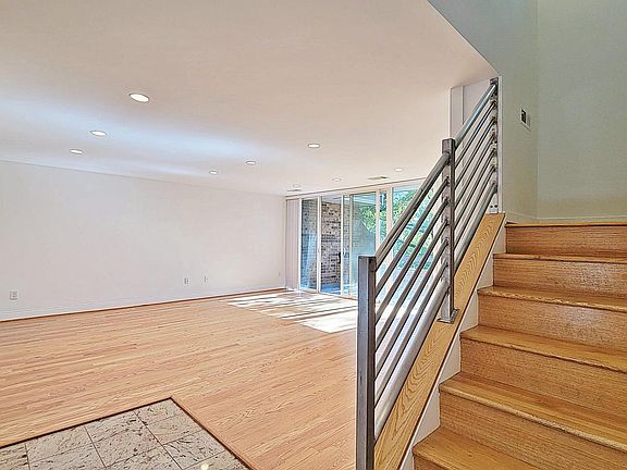 3rd image of 1651B S Hayes St #2