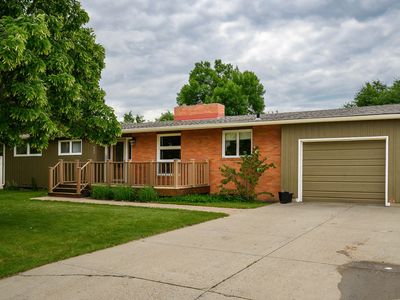 403 3rd St NW, Hazen, ND, 58545