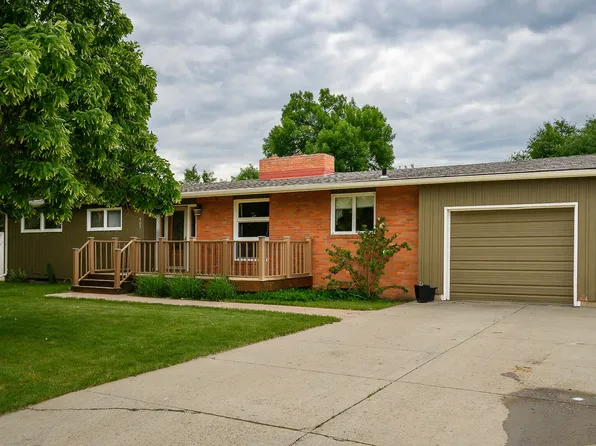403 3rd St NW, Hazen, ND 58545