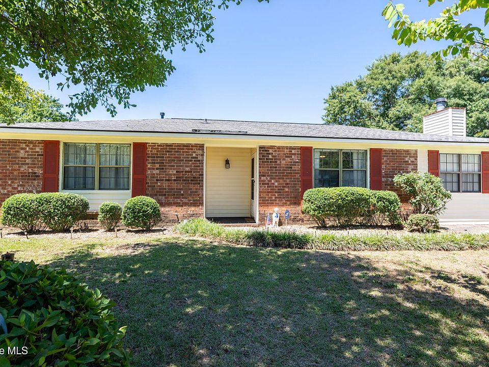 1st image of 707 Cottonwood Court