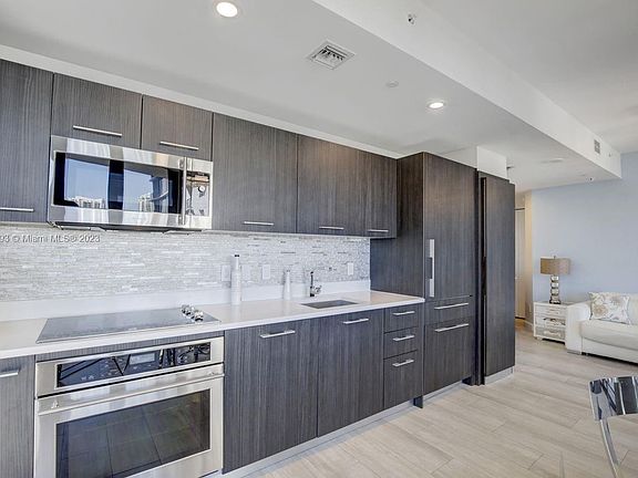 4th image of 55 SW 9th St Unit 2201