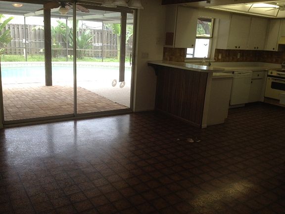 4th image of 5241 Malaga Ave