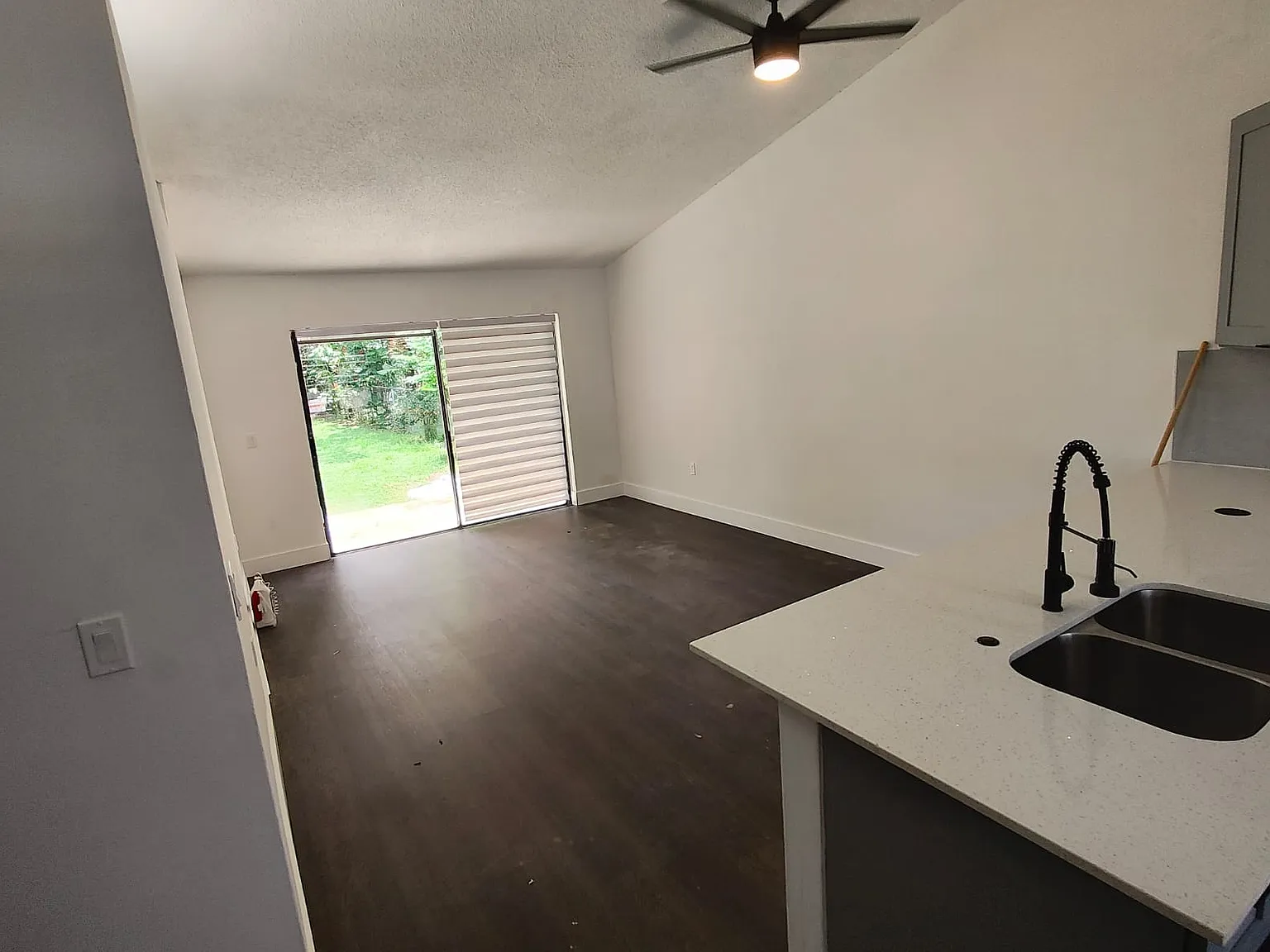 2 bed, 900 sqft, $1,900 — Photo 3