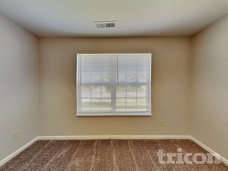 817 Blue Ash Trl — Photo 10