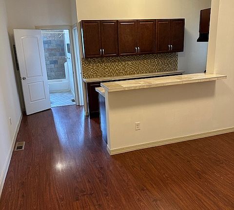 2nd image of 4708 Chestnut St #10686975