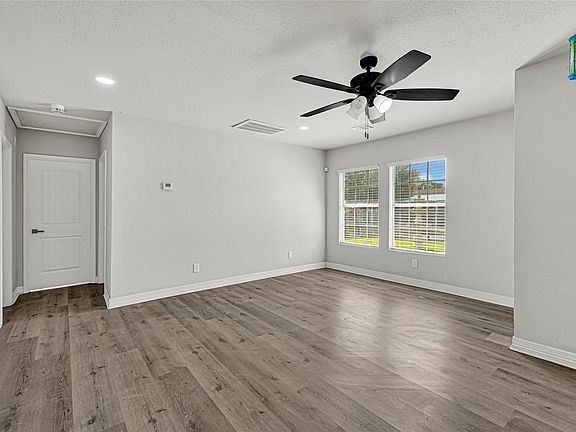 5th image of 1114 Maroby St