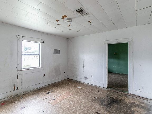 4th image of 118 Cherry St