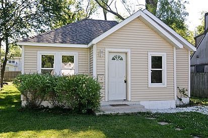 1st image of 321 Bellevue Dr