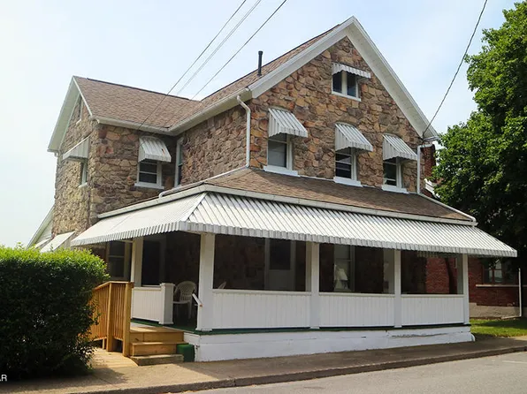 27 Dewey St, Roseto, PA 18013