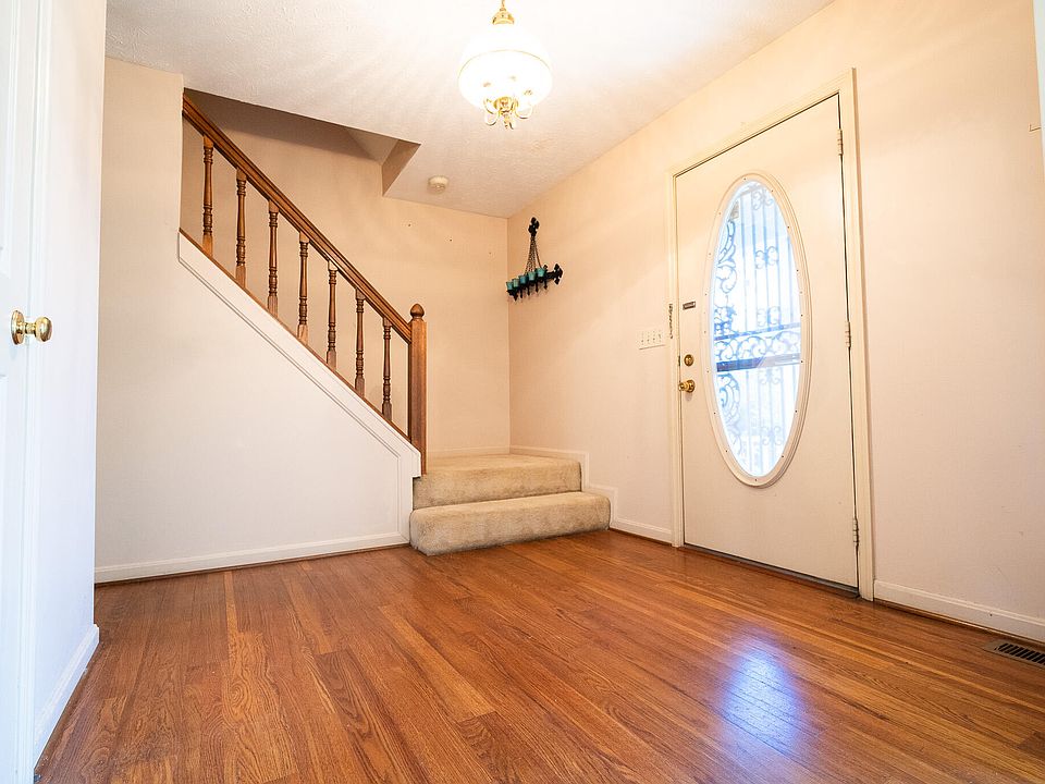 4th image of 11021 Paddock Dr