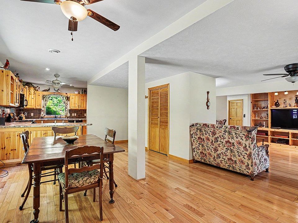 10th image of 126 48th St
