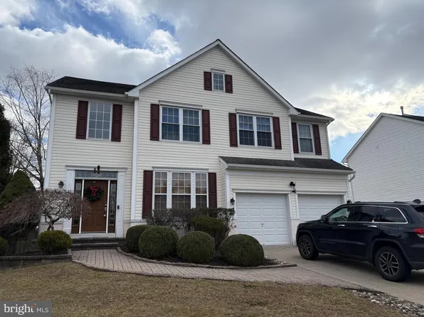 8 Creekwood Dr, Bordentown, NJ 08505