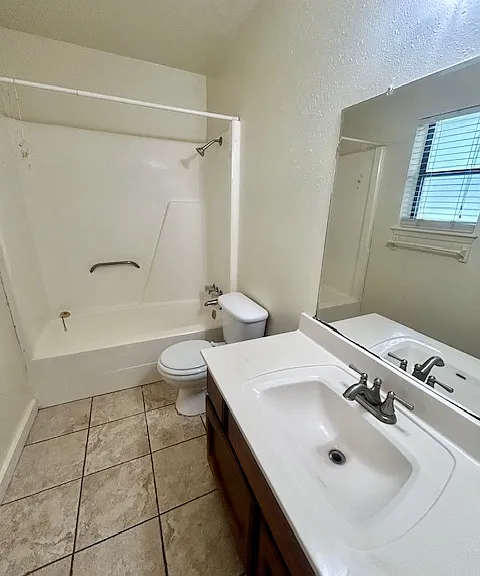 2910 Forestwood Dr — Photo 6