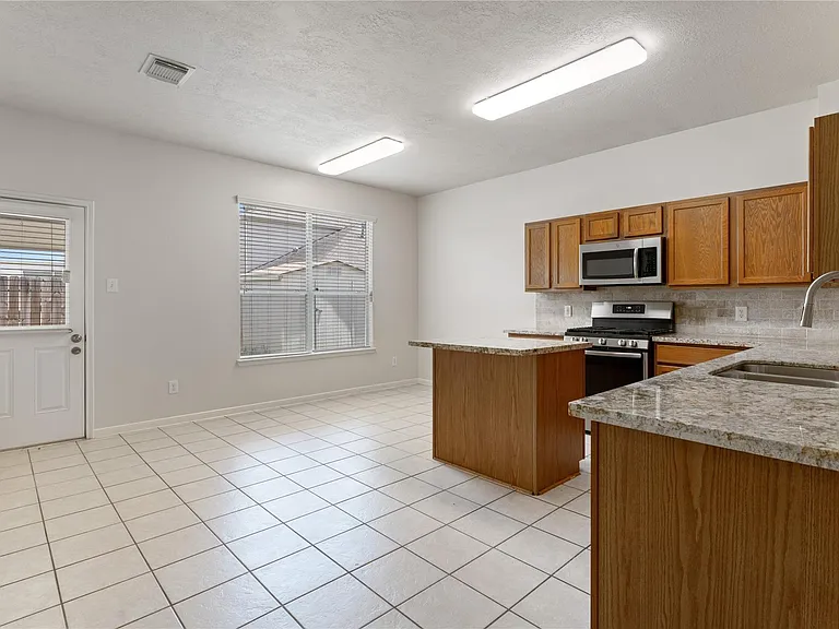 7814 Yaupon Ranch Ct — Photo 17