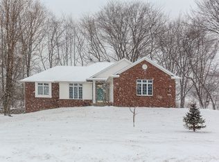 2459 Westwind Ln, Cedar Rapids, IA 52411