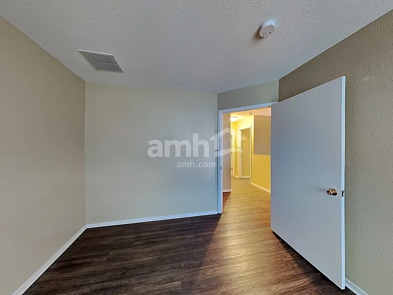 494 W Great White St — Photo 15
