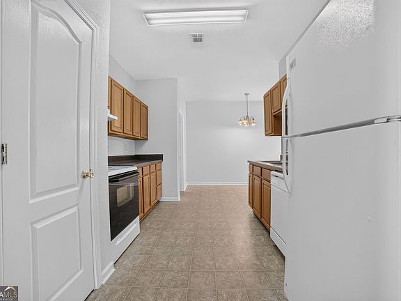 4th image of 636 Oakland Hills Dr