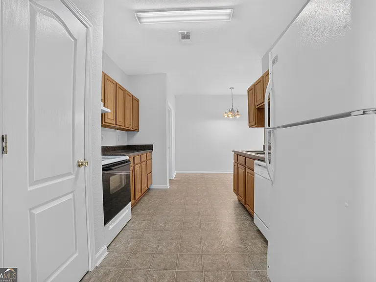 636 Oakland Hills Dr — Photo 4