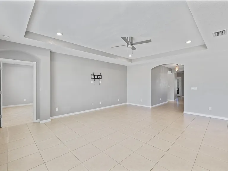 529 SW 26th Terrace Cpe — Photo 9