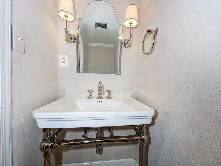 4509 Tournay Rd — Photo 9