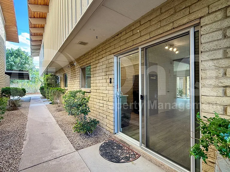 6925 E 4th St #10 — Photo 22