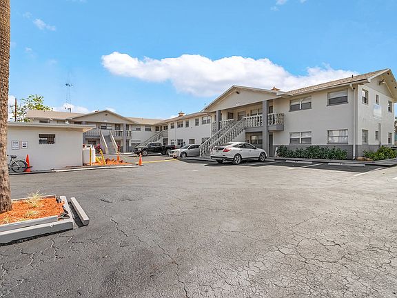 5th image of 2505 Royal Palm Ave #A98381607