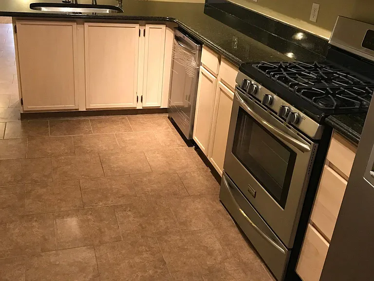 4242 Maple St — Photo 10